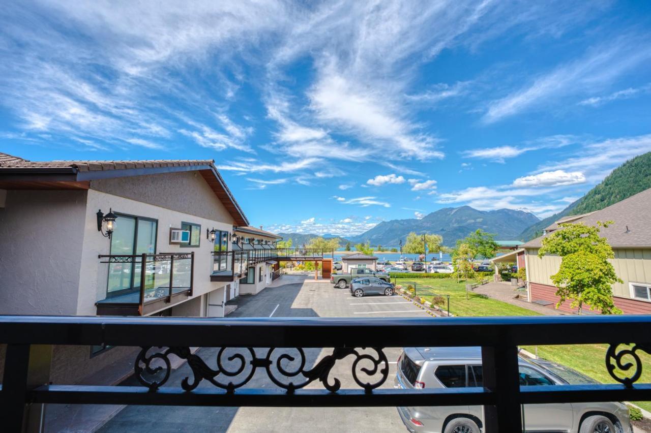 Harrison Grand Motel Harrison Hot Springs Exterior foto
